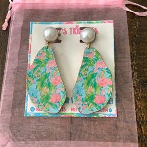 Mell’s Trinkets Custom Earrings Lilly-Inspired